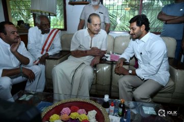 Celebrities Pay Homage to Vijaya Nirmala Garu